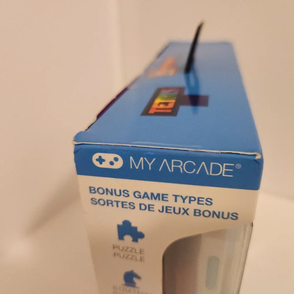 TETRIS Go Gamer with 300 Bonus Games and Travel Case Portable take with game NIB